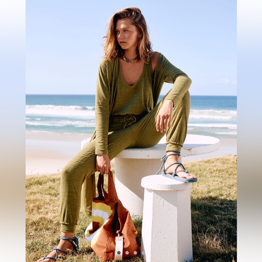 Free-People Bicoastal Set in Paradot